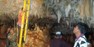 Gua Penuh Batu Akik Ditemukan Warga Pamekasan