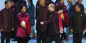 Jokowi Jaga Gengsi Duduk Di Antara Obama dan Putin