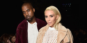 Kanye West Kembali Raba Bokong Seksi Kim Kardashian