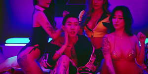 Jay Park Digoda Wanita Seksi di MV MOMMAE