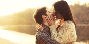 4 Tips Ciuman Buat Pasangan Tergila-gila