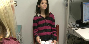 Gadis Tuna Rungu Ini Bisa Mendengar Suara Di Usia 14 Tahun
