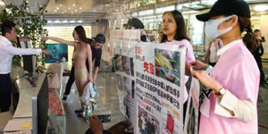 Korban Malpraktik Oplas, Belasan Wanita Tiongkok Protes di Korsel