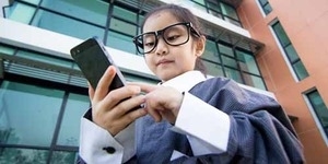 Remaja Pecandu Smartpone di Asia Meningkat