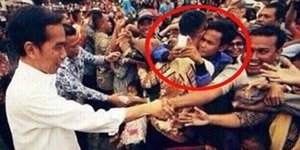 Yang Lain Berebut Tangan Jokowi, Pria Ini Justru Peluk Paspampres