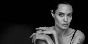 Angelina Jolie Jadi Balerina Cantik di Majalah Wall Street Journal
