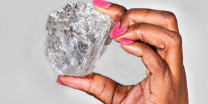 Berlian Terbesar 1.000 Karat Ditemukan di Afrika