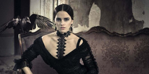 Foto Dandan Gothic, Emma Watson Makin Cantik di Majalah Vogue