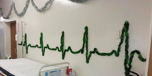 Unik, Rumah Sakit Ini Rayakan Natal Dengan Peralatan Medis
