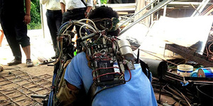 Lengan Robot 'Iron Man' Asal Bali Rusak Kehujanan