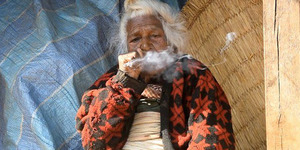 Mbah Batuli Umur 112 Tahun Habiskan 30 Rokok Sehari