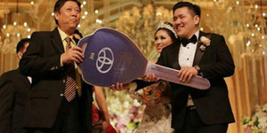 Pernikahan Mewah Anak Bos MLM, Tamu Undangan Dapat Hadiah Mobil!