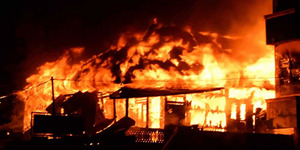 Api Misterius Bakar Tiga Rumah Hebohkan Warga Semarang