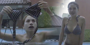 Heboh Video Hot Nikita Mirzani Ganti Bikini di Kolam Renang