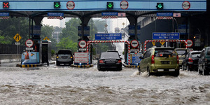 Jasa Marga Beri Ganti Rugi Kendaraan Rusak Kena Banjir di Tol
