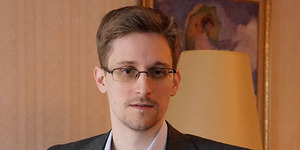 Snowden Sarankan FBI Bobol iPhone Teroris Pakai Asam & Laser