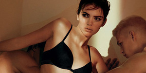 Super Hot, Kendall Jenner Bikin Gerah di Iklan Calvin Klein