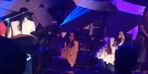 Video Isyana Sarasvati Jatuh Gedebuk di Konser Kahitna