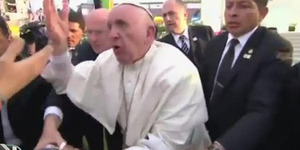 Video Langka, Paus Fransiskus Marahi Umatnya Usai Terjatuh