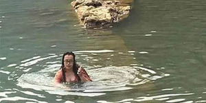 Wanita Ini Nyebur ke Danau Beku Selamatkan iPhone