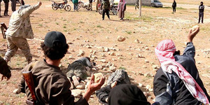 Zina, 4 Wanita Irak Dilempari Batu Sampai Mati