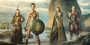 Foto Keren Perdana Wonder Woman Bareng Ibunda & 2 Saudarinya