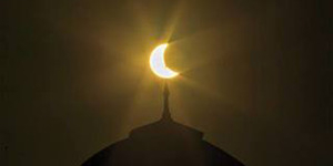 Heboh Potret Gerhana Matahari di Atas Masjid Thailand