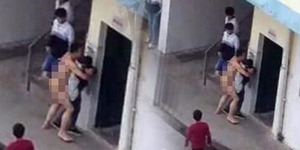Pria Bugil Nekat Perkosa Siswi di Depan Sekolah, Diduga Stres