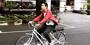 Salut! Putra Ridwan Kamil Selalu Naik Sepeda, Anak Pejabat Lain Mana Ada?