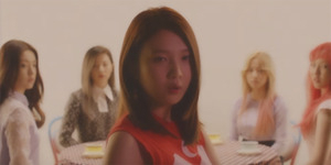 Red Velvet Jadi Putri Disney Mellow di MV One Of These Nights