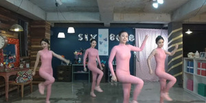 Sixbomb Super Seksi di Video Klip 'Wait 10 Years', Netter: Seperti Ayam