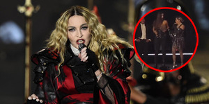 Spontan Tarik Baju, Madonna Bikin Payudara Fans Terekspos