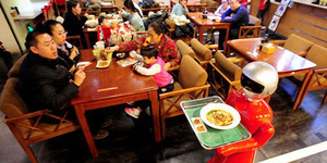 Unik, Restoran di China Punya Pelayan Robot