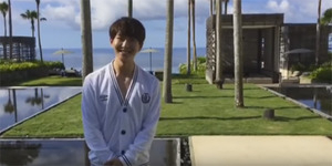 Video Onew SHINee Sapa Fans dari Bali Bikin Kesengsem Berat