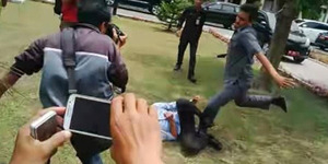 Video Mahasiswa Demo Dipukuli 3 PNS Pemprov Riau