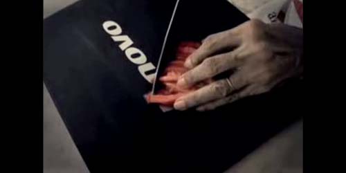 Iklan Lucu : Nenek ini Gunakan Laptop untuk Memasak