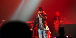 Aksi Guns N' Roses Getarkan Jakarta dengan Indonesia Raya