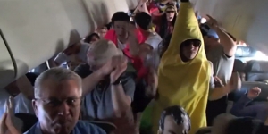 Aksi Penumpang Joget Harlem Shake Bikin Pesawat Hampir Celaka!