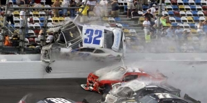 Kecelakaan Mengerikan di Balapan Nascar Daytona